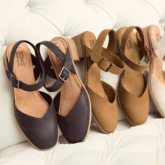 Laydown image of the black leather Jaclyn heel