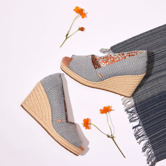 Laydown image of the chambray dot Essential Wedge