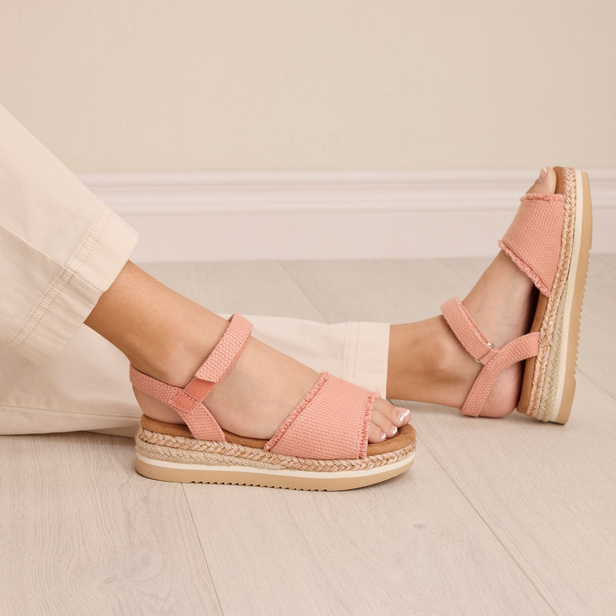 On model image on the beach of the Youth Kids Diana sandal in Bloom