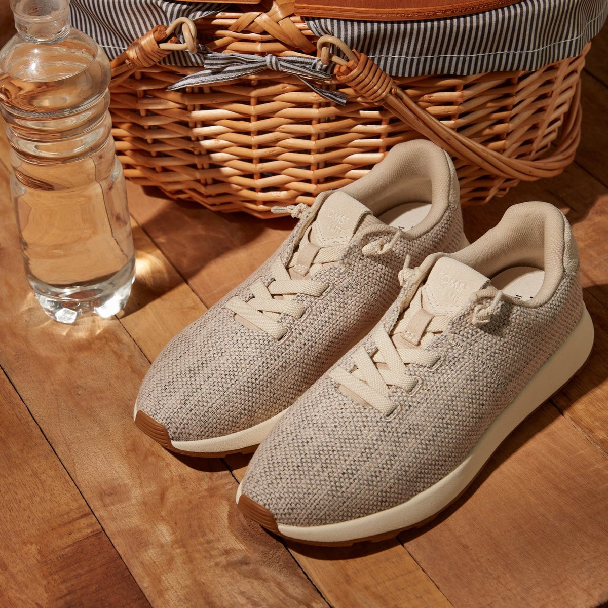 Laydown image of the fog textured melange suede TRVL Lite Cabrillo lace up sneaker